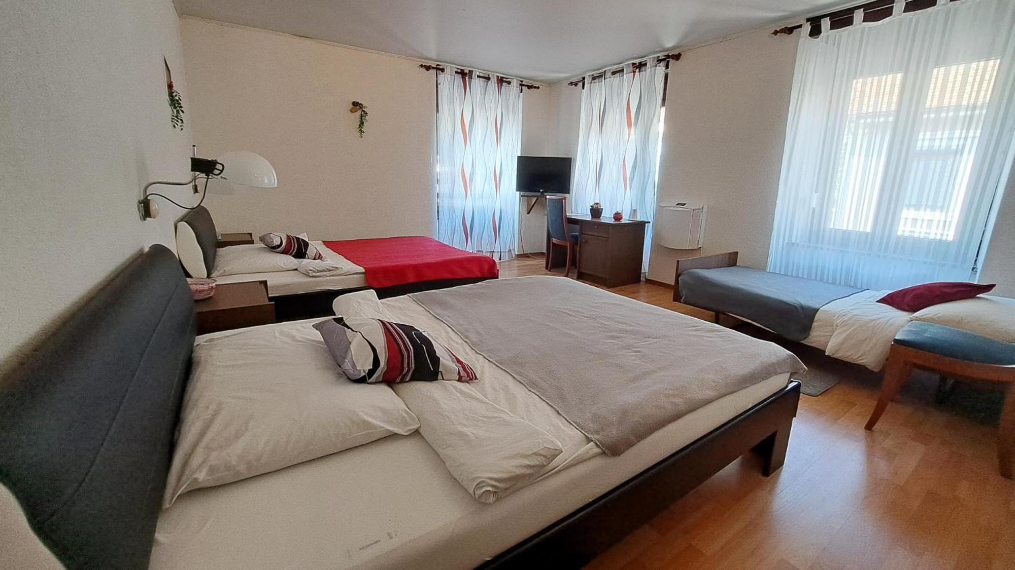 Hotel La Fontaine Saint-Imier 外观 照片