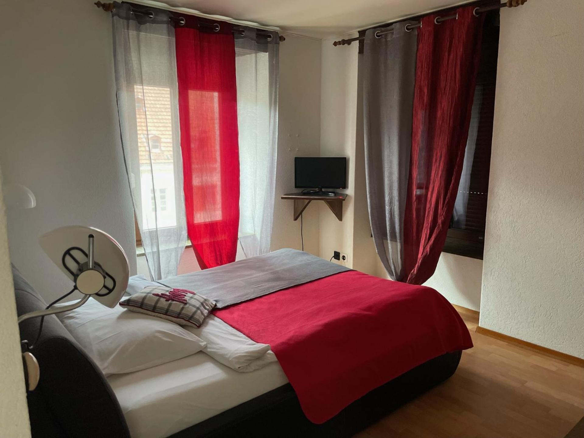 Hotel La Fontaine Saint-Imier 外观 照片